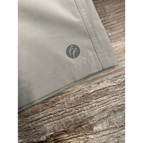 FREE FLY men’s golf performance shorts in gray size 30 - Picture 4 of 7